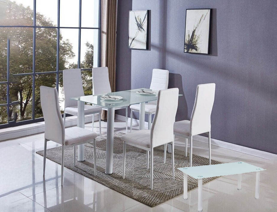 mesa de comedor blanca con sillas